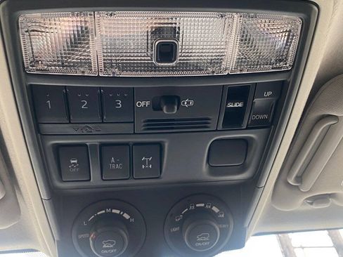 Used 2018 Toyota 4Runner TRD Off-Road Premium AWD/4WD image 27