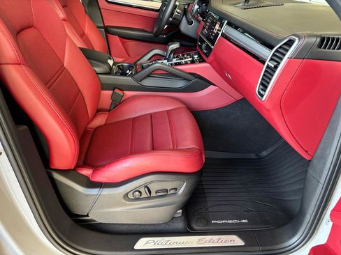 Used 2023 Porsche Cayenne AWD/4WD image 25