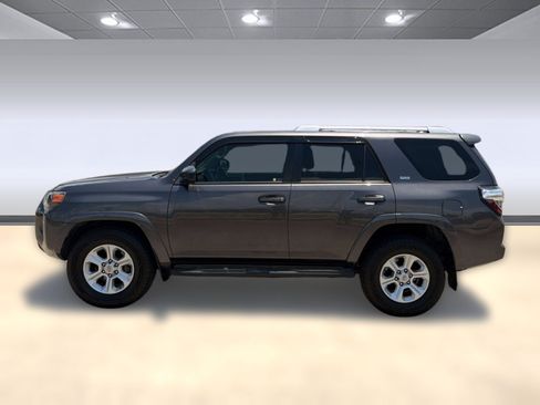 Used 2017 Toyota 4Runner SR5 RWD image 2