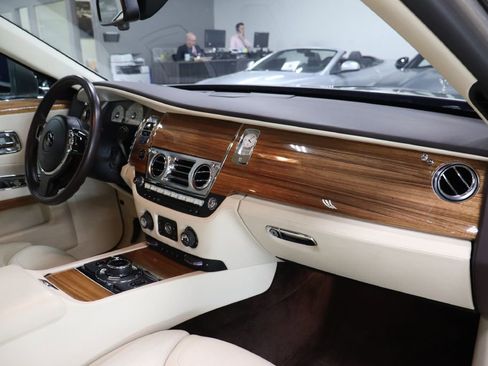 Used 2016 Rolls-Royce Ghost image 29