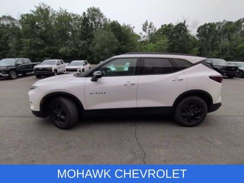 Used 2025 Chevrolet Blazer LT w/ Sound & Technology Package AWD/4WD image 2