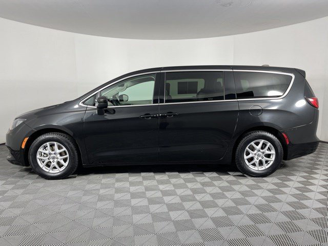 Used 2023 Chrysler Voyager LX FWD image 5