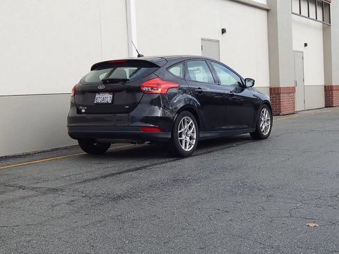 Used 2015 Ford Focus SE w/ Equipment Group 201A image 3