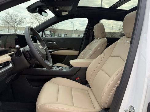 Used 2025 Cadillac XT4 Premium Luxury image 24
