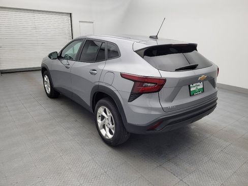 Used 2024 Chevrolet Trax LS w/ LS Convenience Package FWD image 5