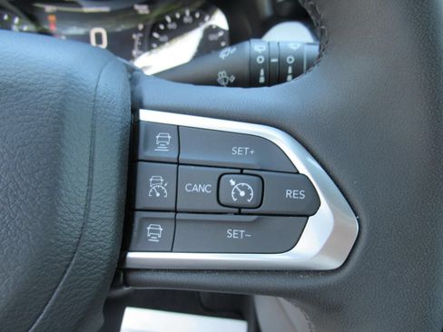 Used 2026 Jeep Compass Limited AWD/4WD image 23