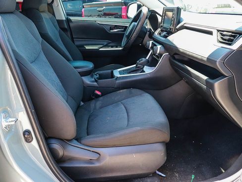 Certified 2022 Toyota RAV4 XLE w/ Convenience Package FWD image 17