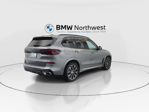 Used 2026 BMW X5 xDrive40i w/ M Sport Package AWD/4WD image 3