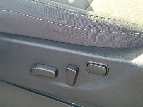 Certified 2025 Nissan Frontier SV image 14