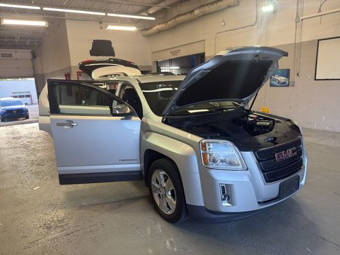 Used 2015 GMC Terrain SLE w/ Chrome Edition AWD/4WD image 9