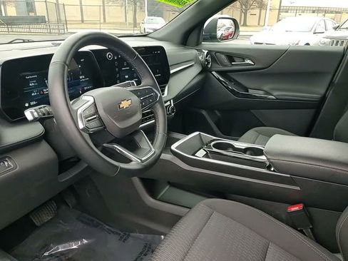 Used 2025 Chevrolet Equinox LT image 9