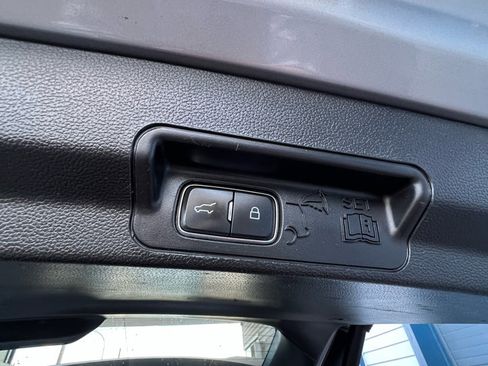 Used 2020 Ford Explorer XLT w/ Equipment Group 202A image 8