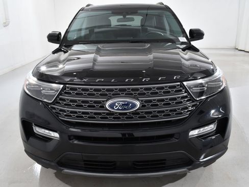 Used 2023 Ford Explorer XLT w/ Equipment Group 202A image 3