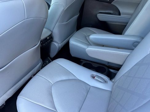 Used 2020 Toyota Highlander Platinum FWD image 12