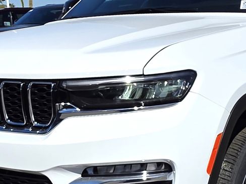 New 2025 Jeep Grand Cherokee Limited image 8