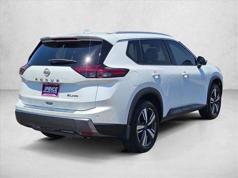 Used 2024 Nissan Rogue SL AWD/4WD image 5