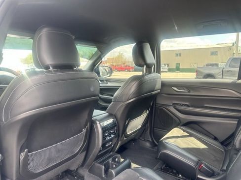 Used 2023 Jeep Grand Cherokee L Laredo AWD/4WD image 17