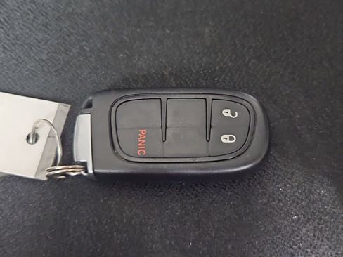 Used 2019 Jeep Cherokee Latitude Plus AWD/4WD image 34