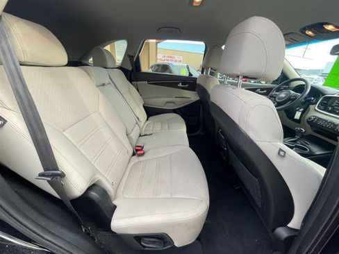 Used 2017 Kia Sorento AWD image 16