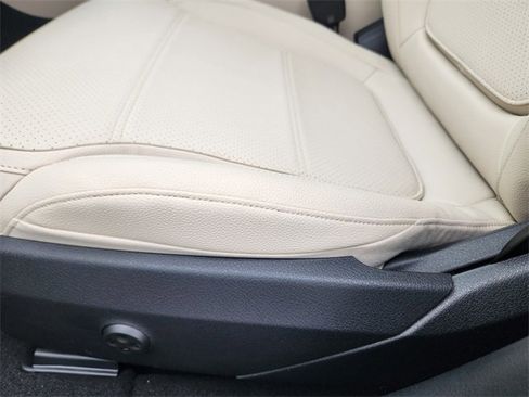 New 2025 Mercedes-Benz C 300 4MATIC Sedan image 9