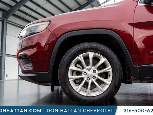 Used 2019 Jeep Cherokee Latitude w/ Popular Appearance Group FWD image 28