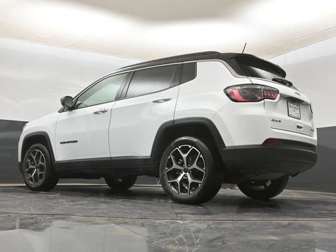 Used 2025 Jeep Compass Limited AWD/4WD image 14