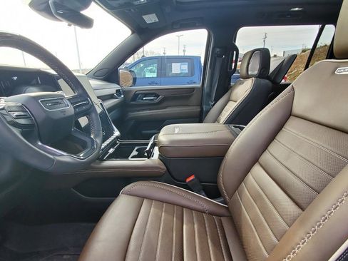 Used 2025 GMC Yukon XL Denali Ultimate w/ LPO, Floor Liner Package image 3
