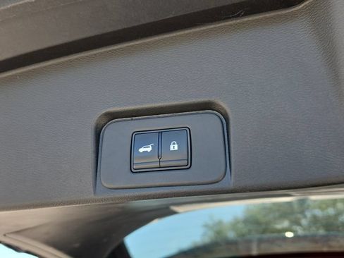 Certified 2025 Nissan Rogue SV FWD image 11
