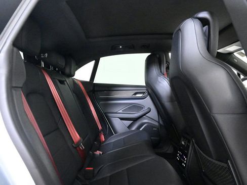 Certified 2025 Porsche Macan Electric image 20