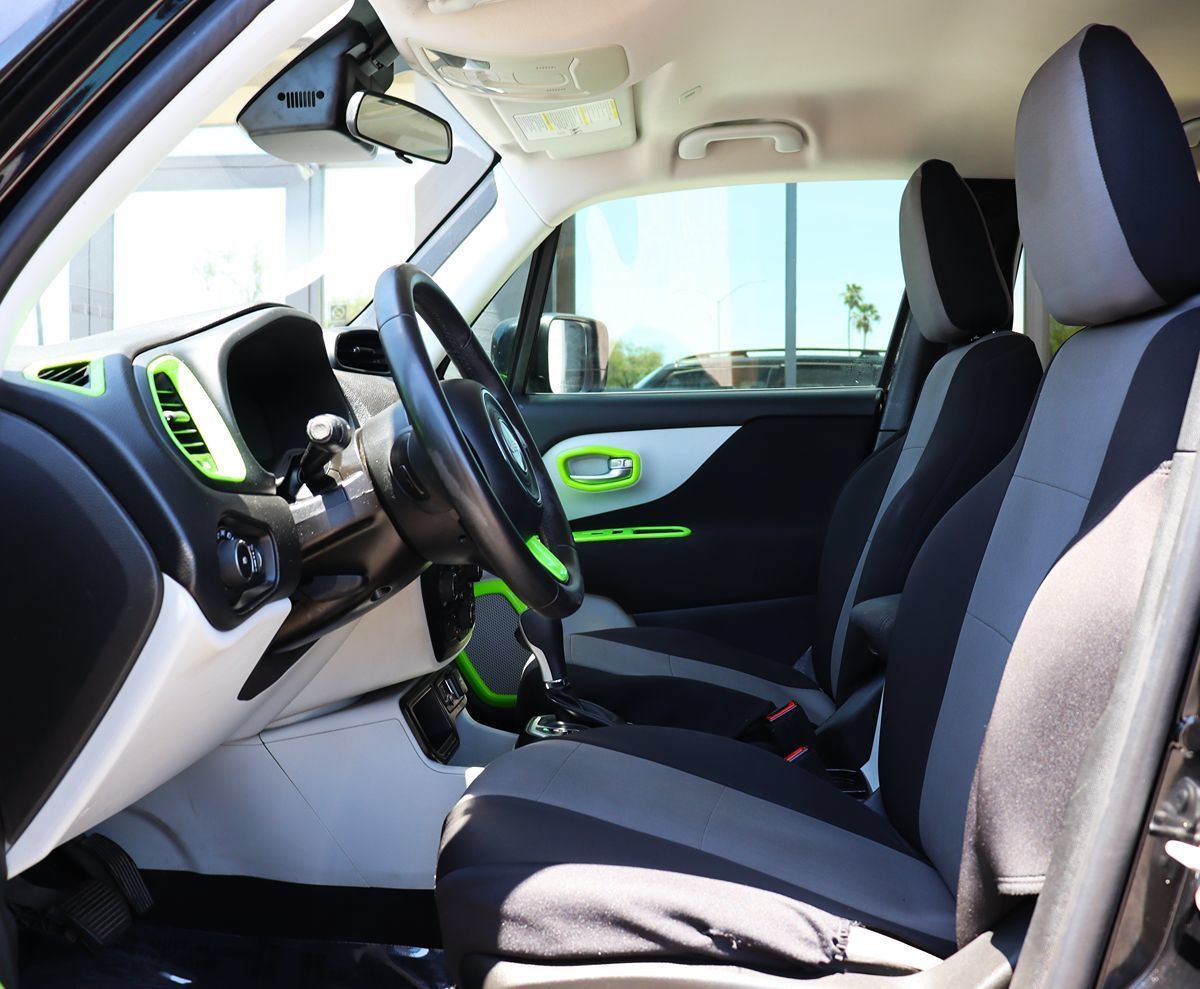 Used 2018 Jeep Renegade Latitude FWD image 39