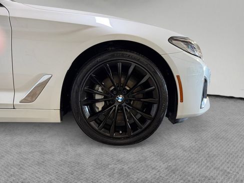 Used 2022 BMW 530i xDrive w/ Premium Package AWD/4WD image 11