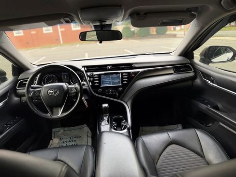 Used 2019 Toyota Camry SE FWD image 12