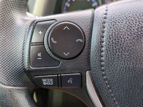 Used 2018 Toyota RAV4 LE FWD image 22