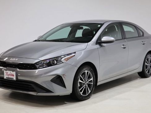 Used 2024 Kia Forte LXS FWD image 3