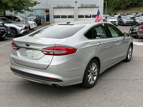 Used 2017 Ford Fusion SE w/ Fusion SE Technology Package FWD image 6