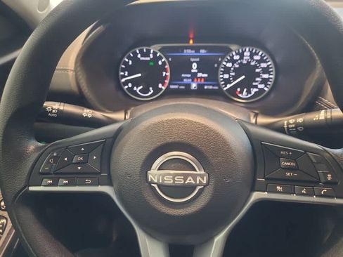 Used 2024 Nissan Sentra SV FWD image 12