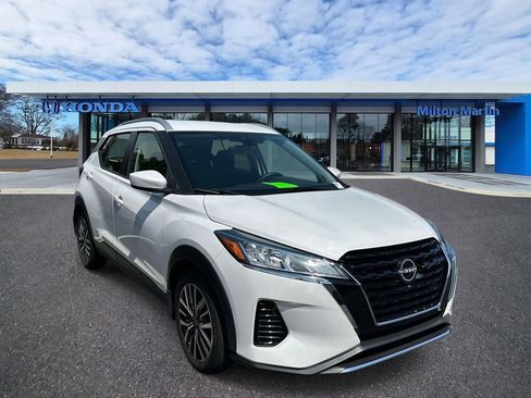 Used 2023 Nissan Kicks SV FWD image 1