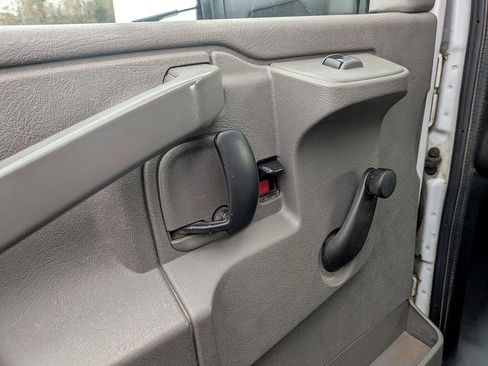 Used 2018 GMC Savana 3500 Extended w/ Driver Convenience Package image 13