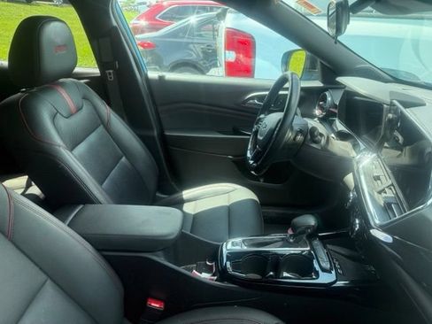 Used 2025 Chevrolet Trax RS w/ Sunroof Package FWD image 6