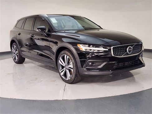 New 2026 Volvo V60 B5 Cross Country Plus w/ Protection Package Premier image 7