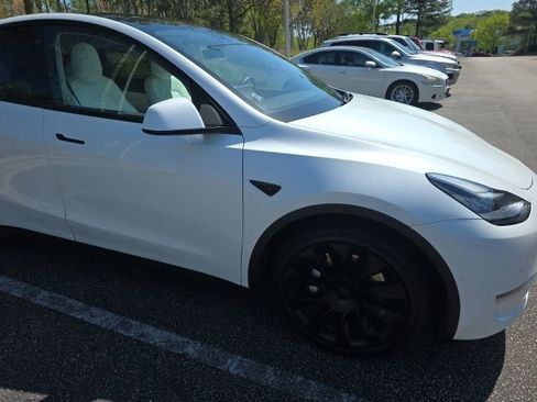 Used 2021 Tesla Model Y Long Range image 7
