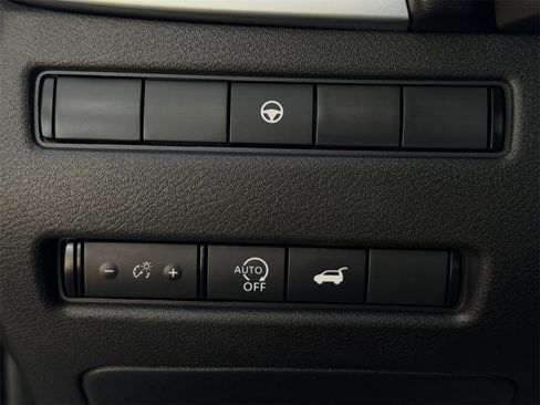 Used 2025 Nissan Rogue SV image 22