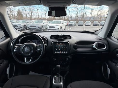 Used 2018 Jeep Renegade Latitude w/ UConnect 8.4 Nav Group image 11