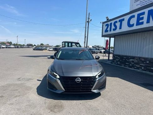 Used 2025 Nissan Altima 2.5 SV FWD image 2