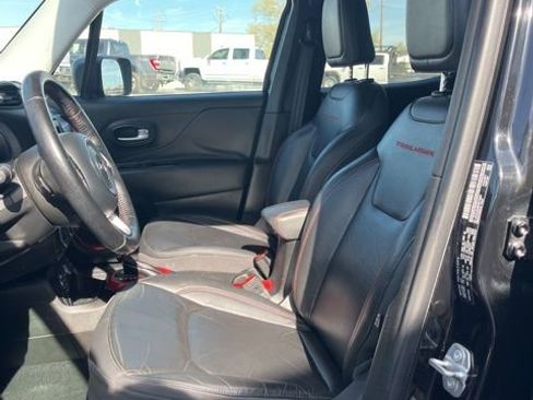 Used 2017 Jeep Renegade Trailhawk w/ Premium Trailhawk Package AWD/4WD image 29