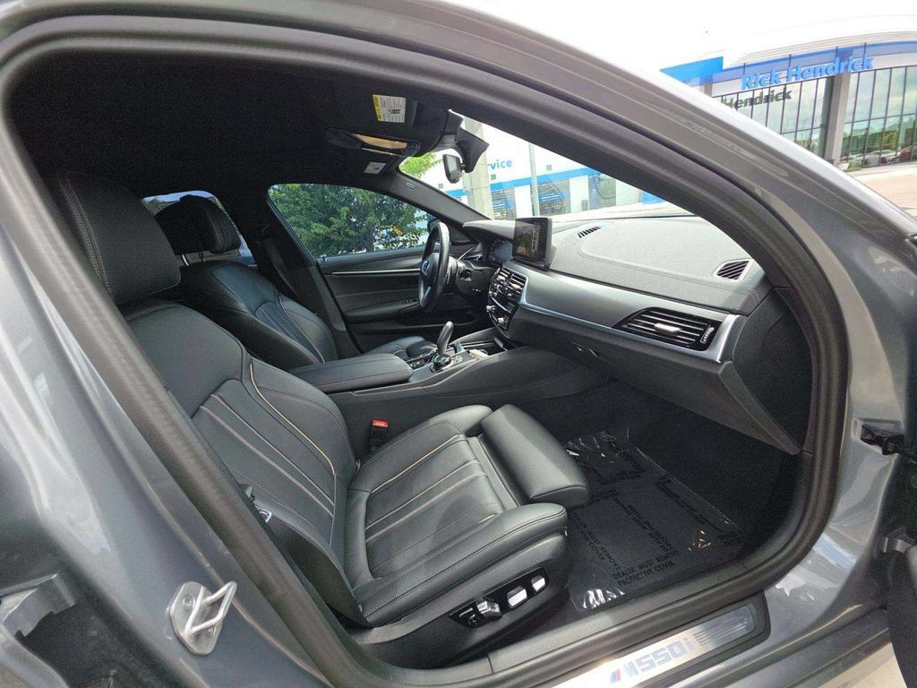 Used 2023 BMW M550i xDrive w/ Executive Package AWD/4WD image 8