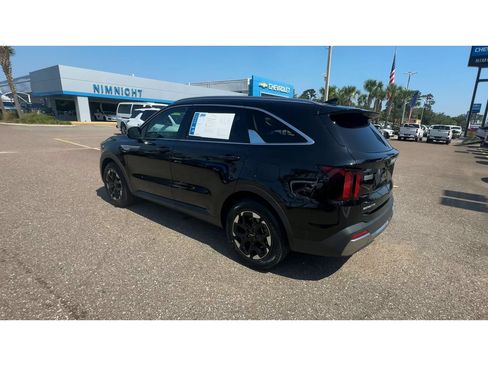 Used 2024 Kia Sorento S FWD image 4