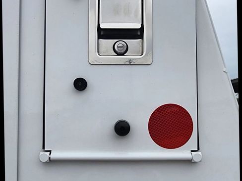 Used 2024 Ford E-350 and Econoline 350 Super Duty w/ Power Windows & Locks Group image 18