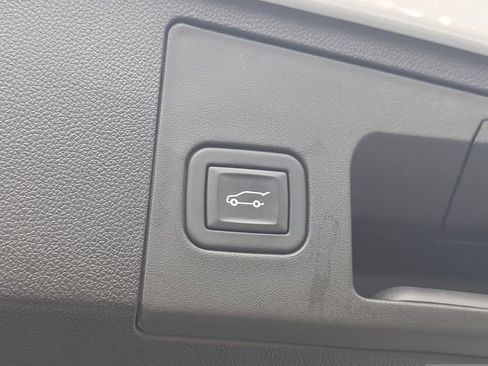 Certified 2023 Cadillac XT4 Luxury FWD image 13