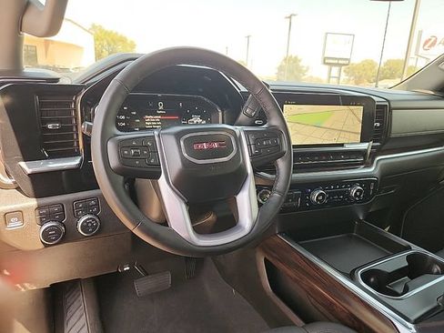 Used 2025 GMC Sierra 2500 SLT w/ SLT Premium Package AWD/4WD image 11